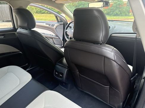 Used 2019 Ford Fusion SE w/ Equipment Group 151A FWD image 28