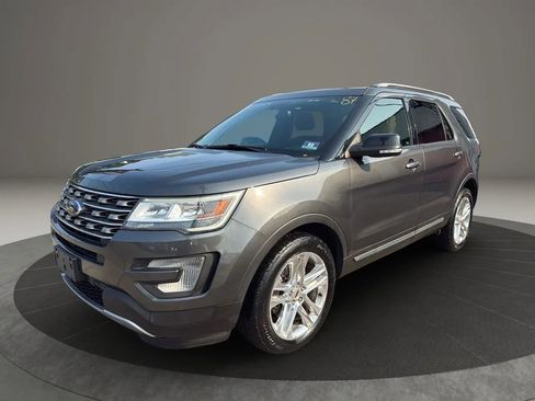 Used 2017 Ford Explorer XLT w/ Equipment Group 201A image 1