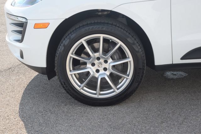Used 2018 Porsche Macan AWD/4WD image 31