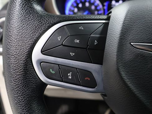 Used 2021 Chrysler Voyager LX image 33