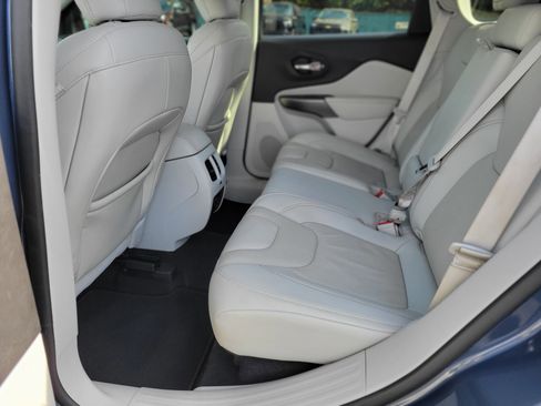 Used 2020 Jeep Cherokee Limited image 33