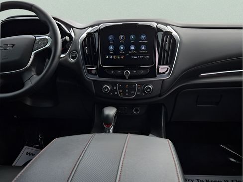 Used 2023 Chevrolet Traverse RS FWD image 16