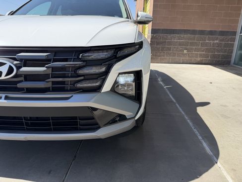 Used 2025 Hyundai Tucson SEL FWD image 11
