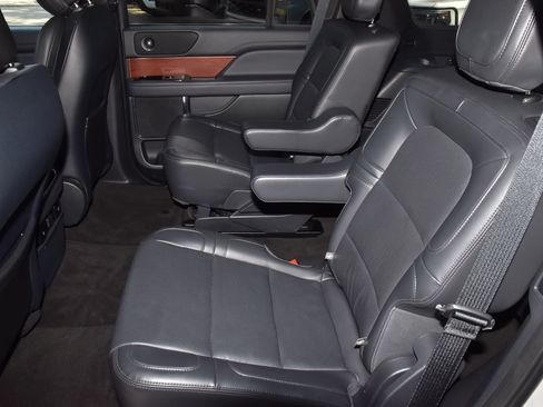 Certified 2024 Lincoln Navigator Premiere AWD/4WD image 14