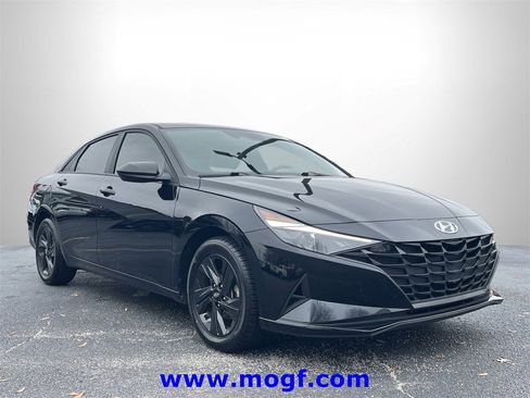 Used 2023 Hyundai Elantra SEL w/ Cargo Package image 4