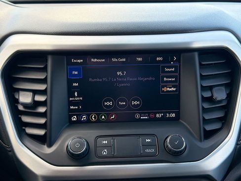 Used 2021 GMC Acadia SLT w/ Technology Package image 32