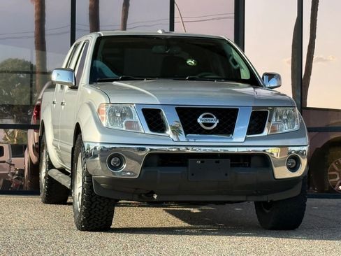 Used 2013 Nissan Frontier SL w/ Moonroof Pkg AWD/4WD image 18
