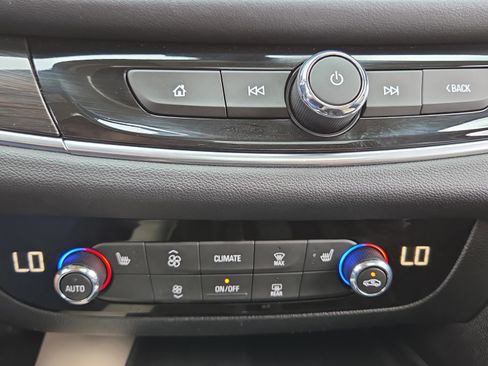 Used 2019 Buick Enclave Essence FWD image 31