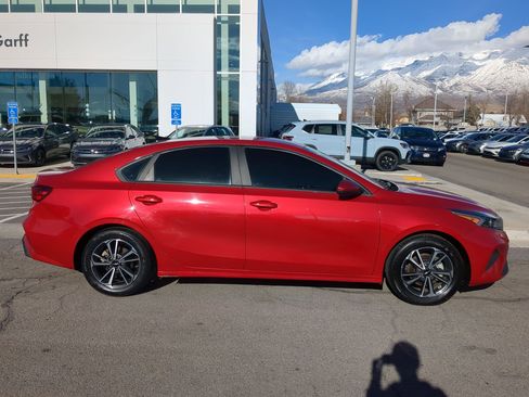 Used 2022 Kia Forte LXS image 2