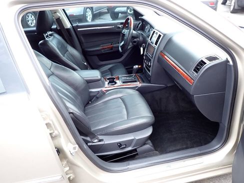 Used 2008 Chrysler 300 C w/ Navigation & Sound Group II RWD image 11