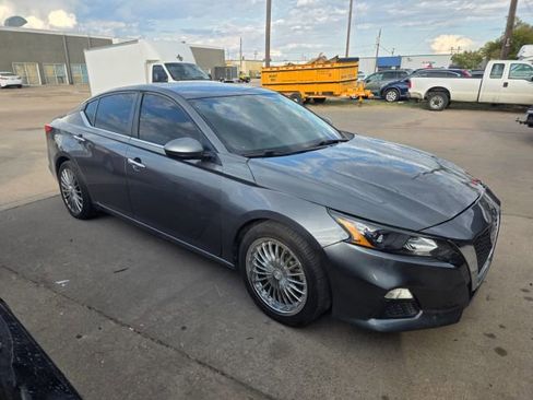 Used 2019 Nissan Altima 2.5 S image 2