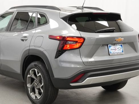 Used 2024 Chevrolet Trax LT w/ Driver Confidence Package FWD image 38