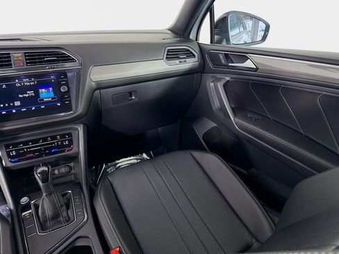 Used 2022 Volkswagen Tiguan SE R-Line image 25