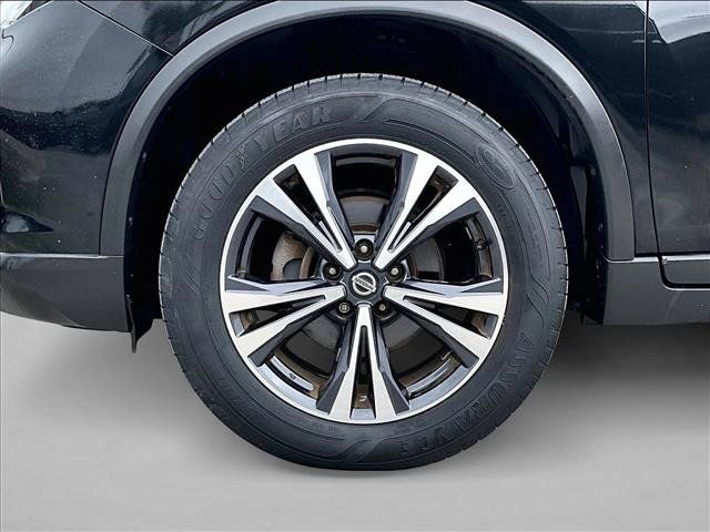 Used 2019 Nissan Rogue SV w/ Sun & Sound Touring Package AWD/4WD image 10