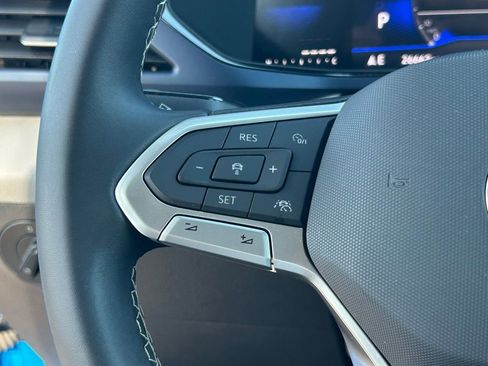 Certified 2023 Volkswagen Taos SE FWD image 23