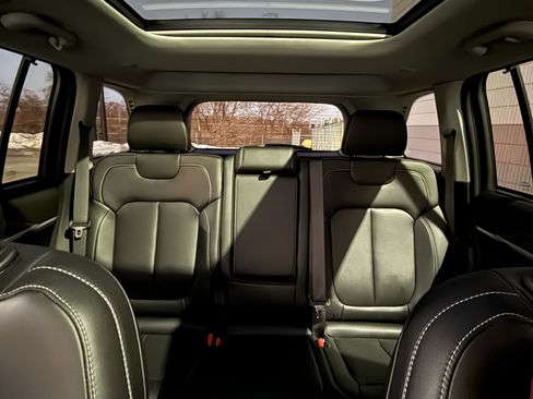 Used 2023 Jeep Grand Cherokee Limited w/ Luxury Tech Group II image 8