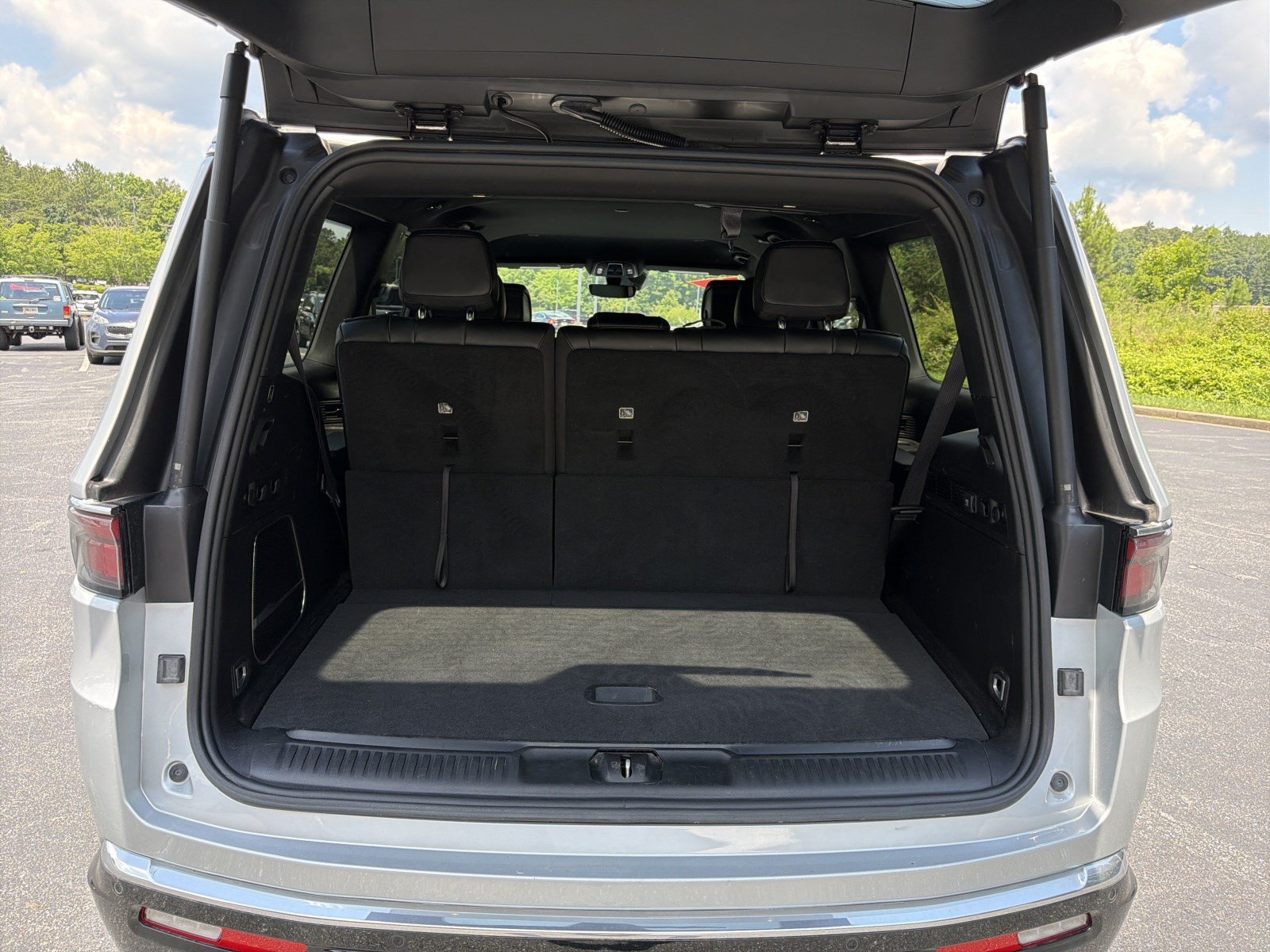 Used 2024 Jeep Wagoneer Series II w/ Flexible Seating Group AWD/4WD image 19