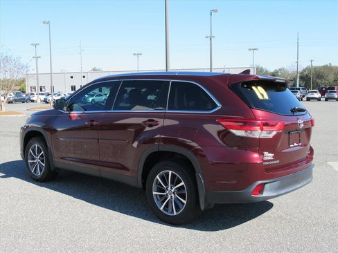 Used 2019 Toyota Highlander XLE image 4