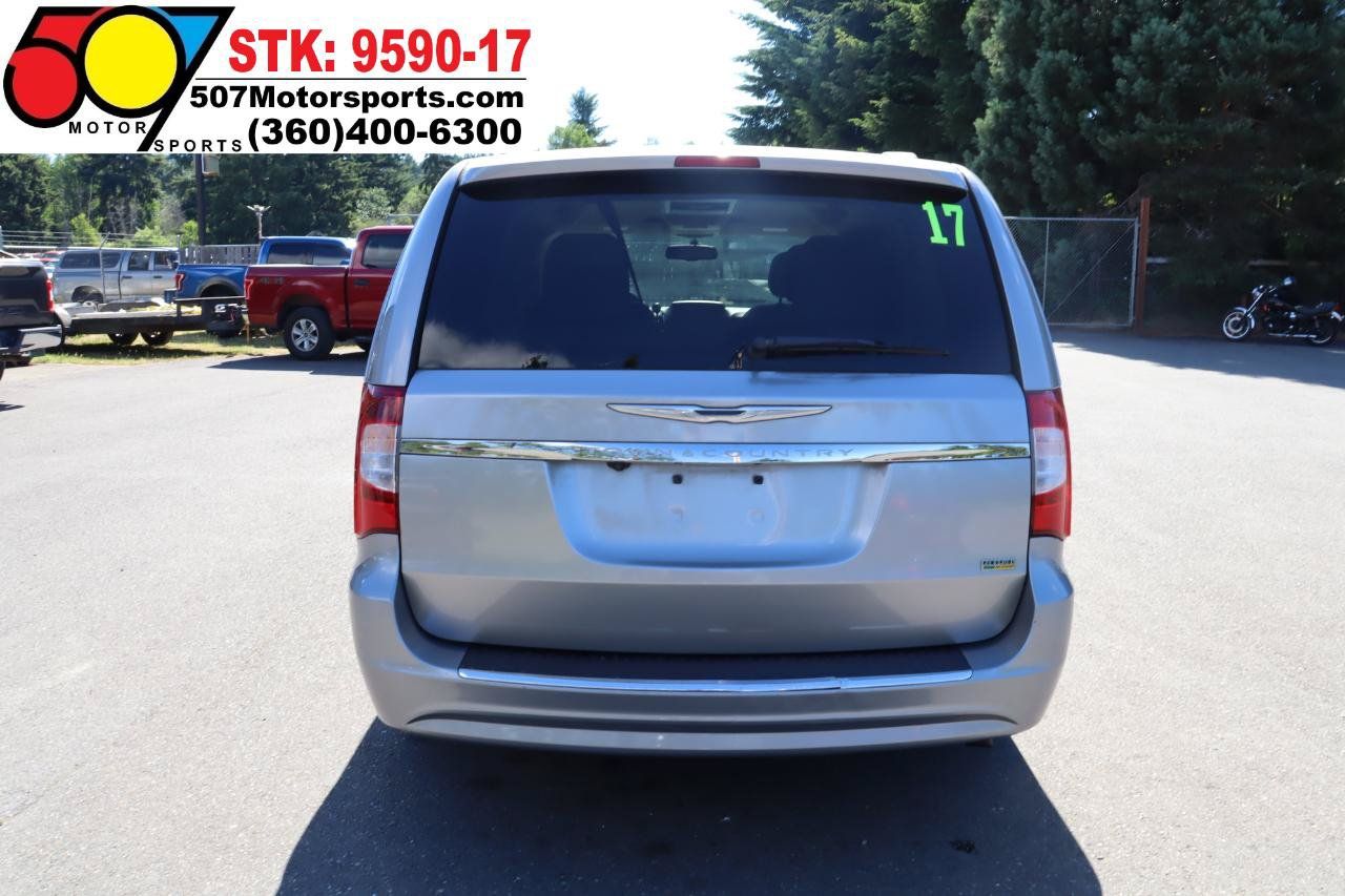 Used 2013 Chrysler Town & Country Touring FWD image 6