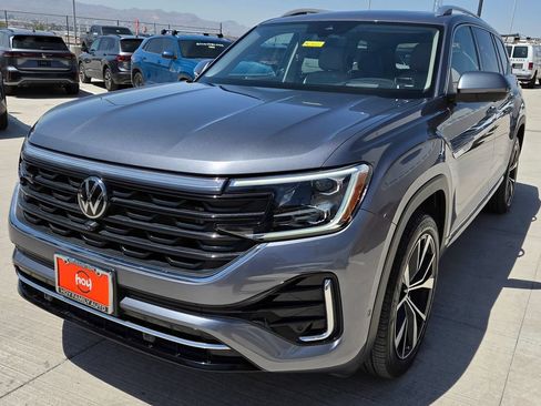 Used 2024 Volkswagen Atlas SEL Premium R-Line AWD/4WD image 3