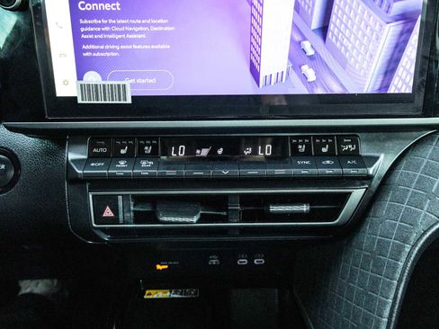 Used 2025 Toyota Camry XLE image 35