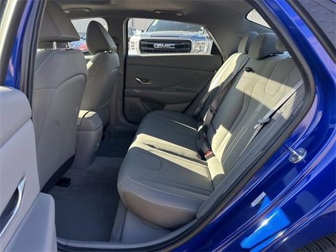 Used 2025 Hyundai Elantra SEL image 24