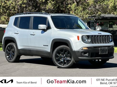 Used 2018 Jeep Renegade Altitude w/ UConnect 8.4 Nav Group AWD/4WD image 1