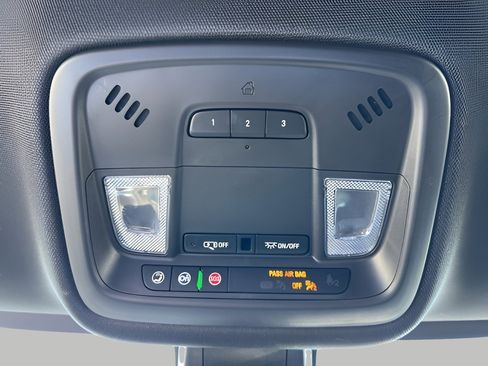 Used 2023 Chevrolet Traverse RS image 17