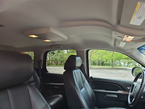 Used 2014 GMC Yukon SLT w/ SLT-2 Equipment Package AWD/4WD image 12