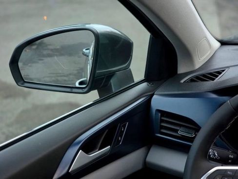 Used 2023 Volkswagen Taos SE w/ Panoramic Sunroof Package image 15