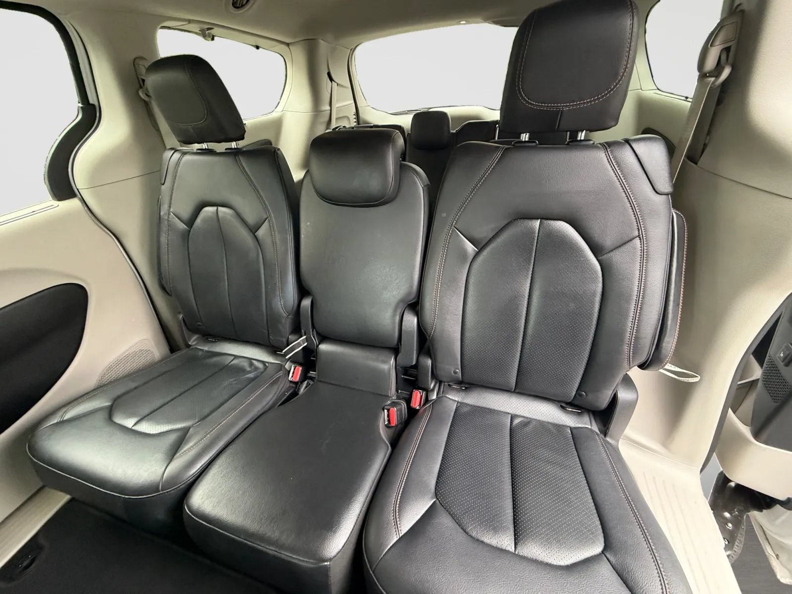 Used 2019 Chrysler Pacifica Touring-L Plus w/ Advanced Safetytec Group FWD image 15