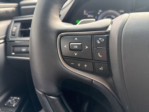 Certified 2025 Lexus ES 300h w/ Luxury Package image 16