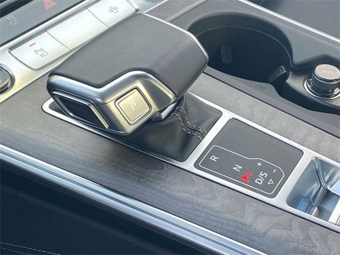 Used 2024 Audi A6 Premium Plus image 16