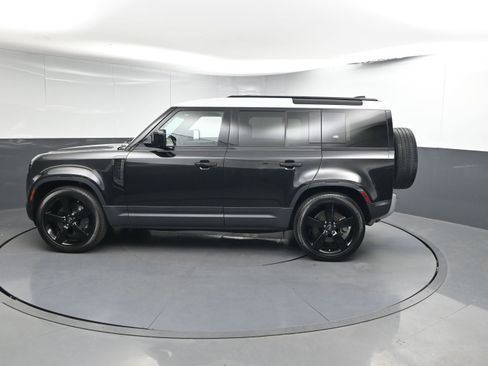 Used 2021 Land Rover Defender 110 SE image 2