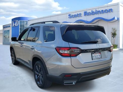 Certified 2025 Honda Pilot Sport image 3