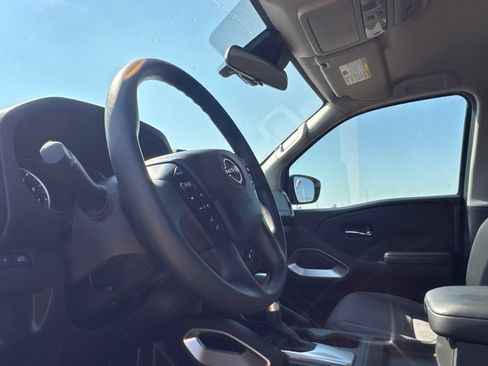 Certified 2025 Nissan Frontier SV w/ Tow Package RWD image 38
