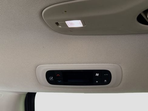 Used 2023 Chrysler Pacifica Touring-L FWD image 26