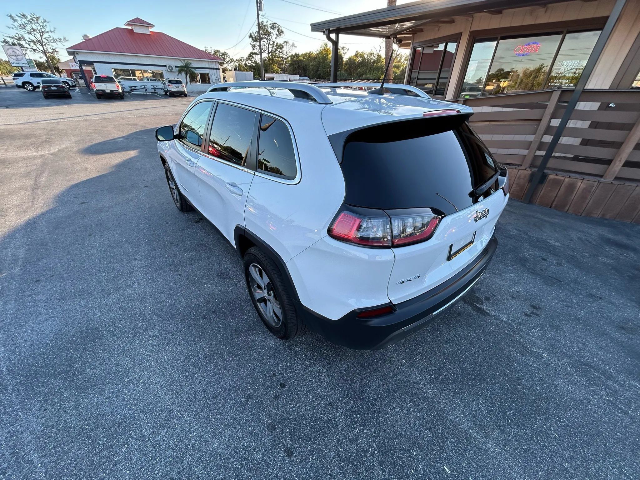 Used 2019 Jeep Cherokee Limited AWD/4WD image 7