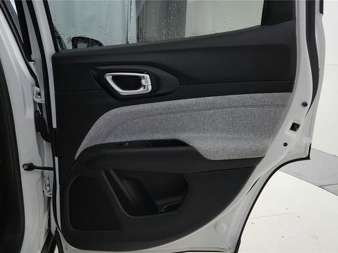 Used 2022 Jeep Compass Latitude image 31