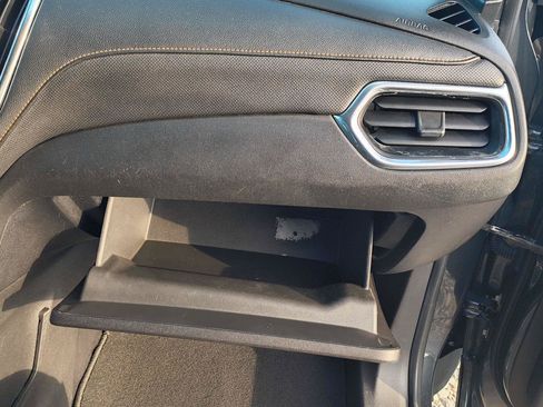 Used 2018 Chevrolet Equinox Premier FWD image 16