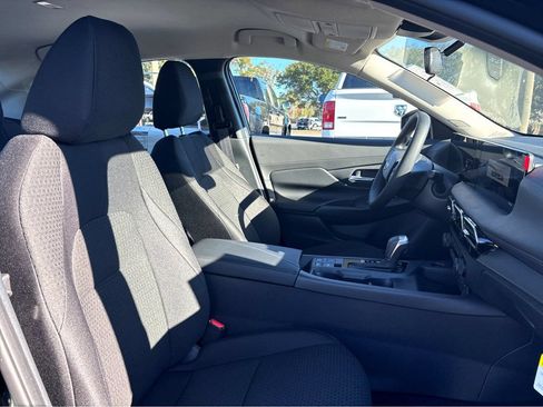 New 2026 Nissan Sentra SR w/ SR Premium Package FWD image 11