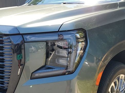Used 2023 GMC Yukon XL Denali Ultimate AWD/4WD image 9