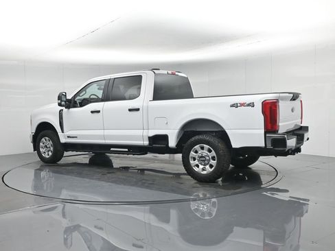 Used 2023 Ford F250 XLT w/ F-250 >10K GVWR Package image 25