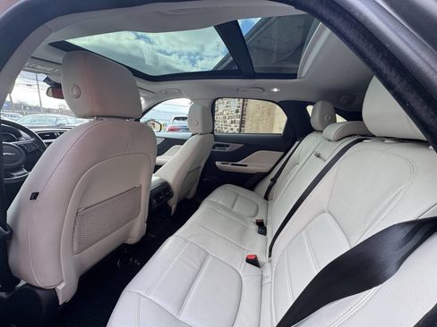 Used 2017 Jaguar F-PACE Prestige image 17