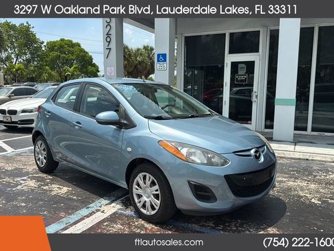 Used 2013 MAZDA MAZDA2 Sport FWD image 3