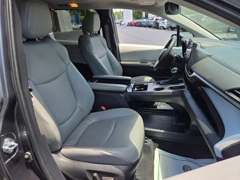 Used 2025 Toyota Sienna XLE FWD image 22
