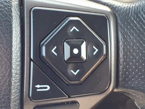 Used 2017 Toyota Tacoma TRD Off-Road w/ Tow Package (A/T) image 15