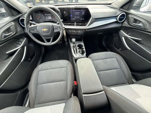 Certified 2025 Chevrolet Trax LS image 13