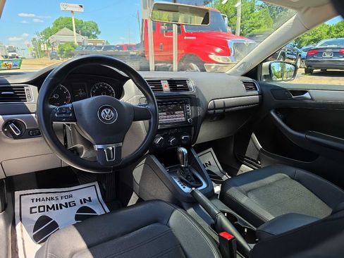 Used 2013 Volkswagen Jetta SEL FWD image 11