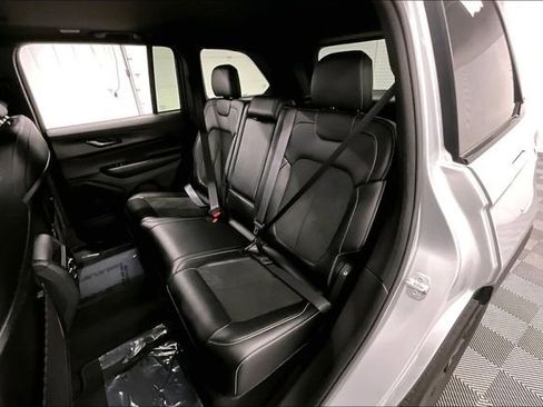 Used 2024 Jeep Grand Cherokee Altitude AWD/4WD image 25